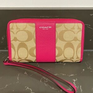Coach wristlet wallet very good condition